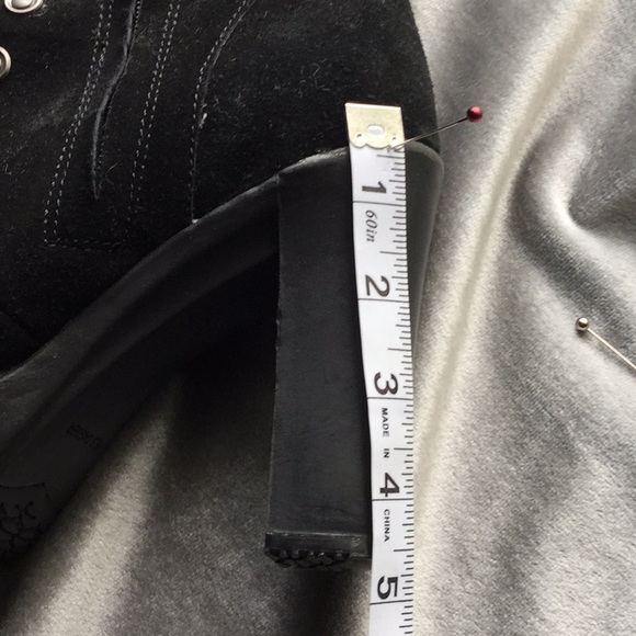 KELSI DAGER! combat heeled booties, suede/ rubber - Picture 7 of 9